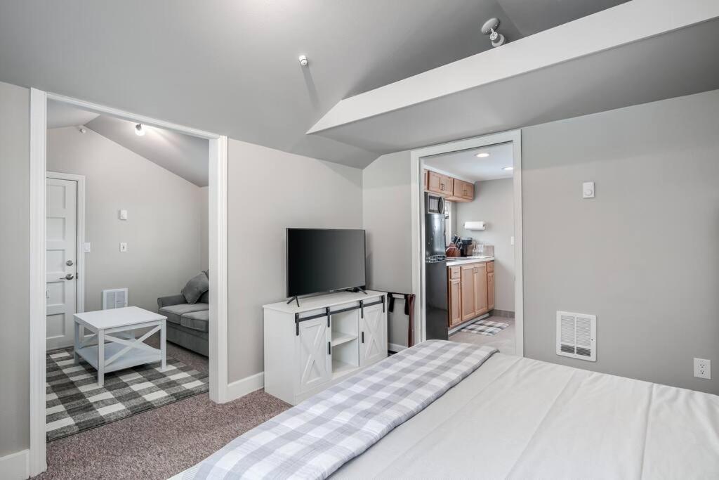 Adorable Near Scenic Waterfront Park * Everett